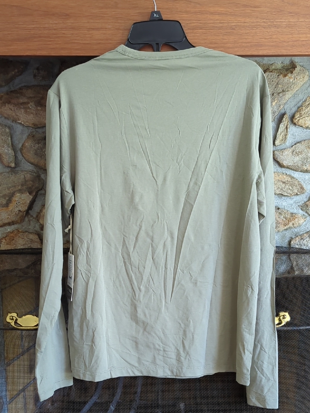 Vuori Sage Green Long Sleeve Feather Tee NWT - Picture 3 of 9